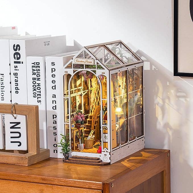 Robotime DIY Book Nook Garden House