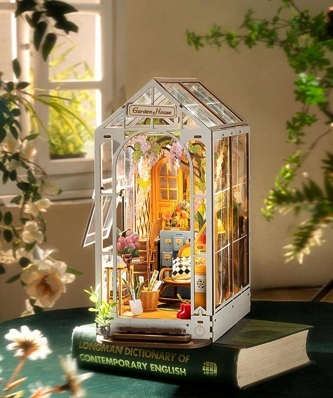 Robotime DIY Book Nook Garden House