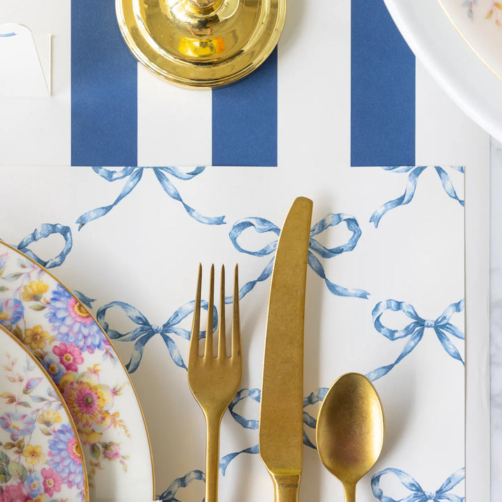 Hester & Cook Heirloom Blue Bow Lattice Placemat