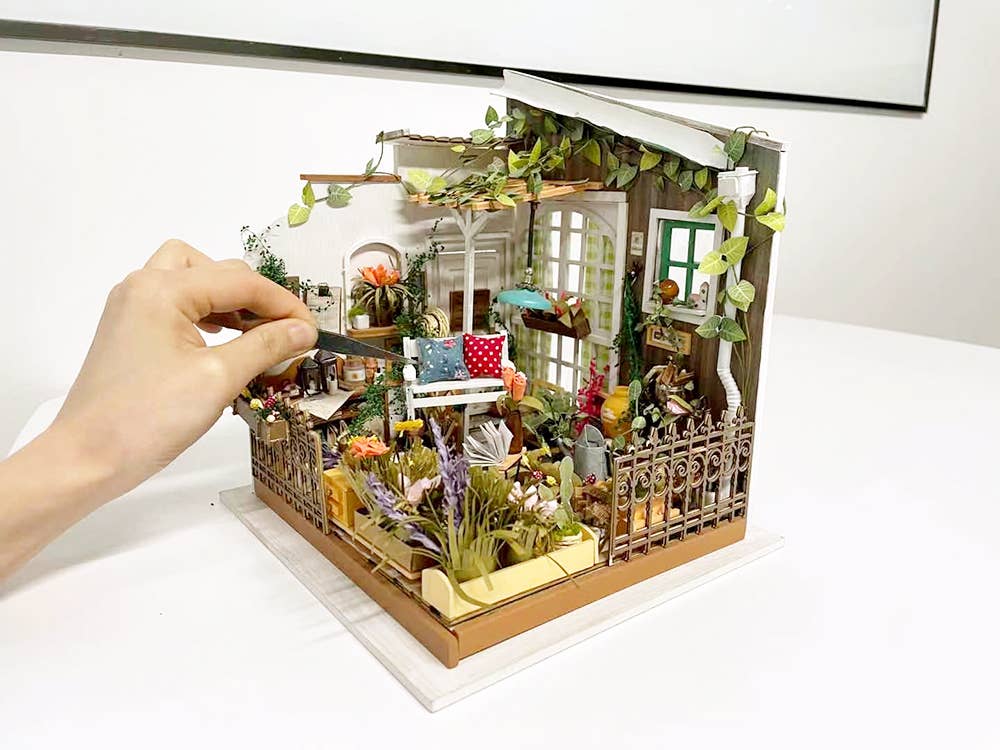 Robotime DIY Miniature Miller's Garden