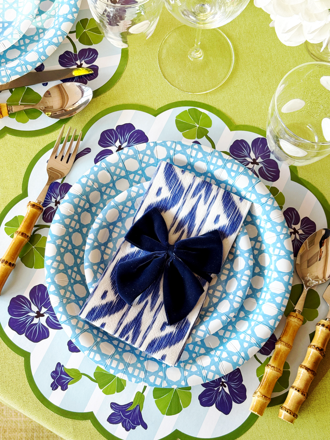 Lucy Grymes Blue Cane Heavy-Duty Paper Plate