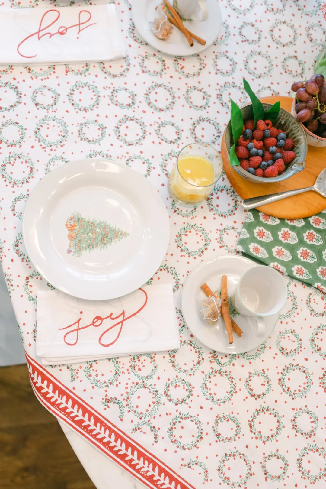 Evergreen & Red Wreath Table Throw