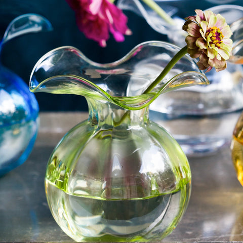 Vietri - Hibiscus Glass Mini Fluted Vase - Green